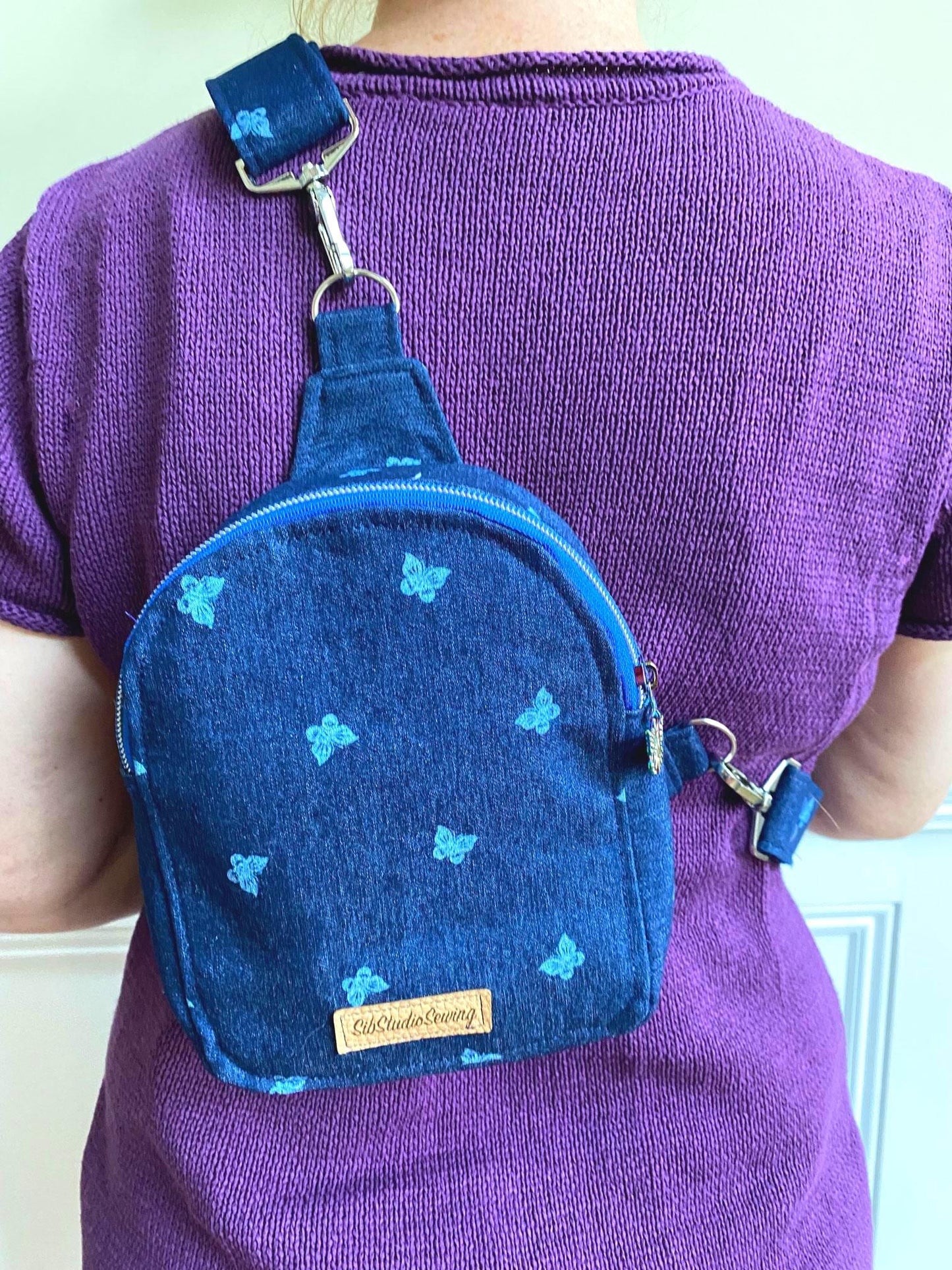 Seashells Mini Crossbody, 8 x 6 x 2.5 , Adjustable Strap, Inside Pockets