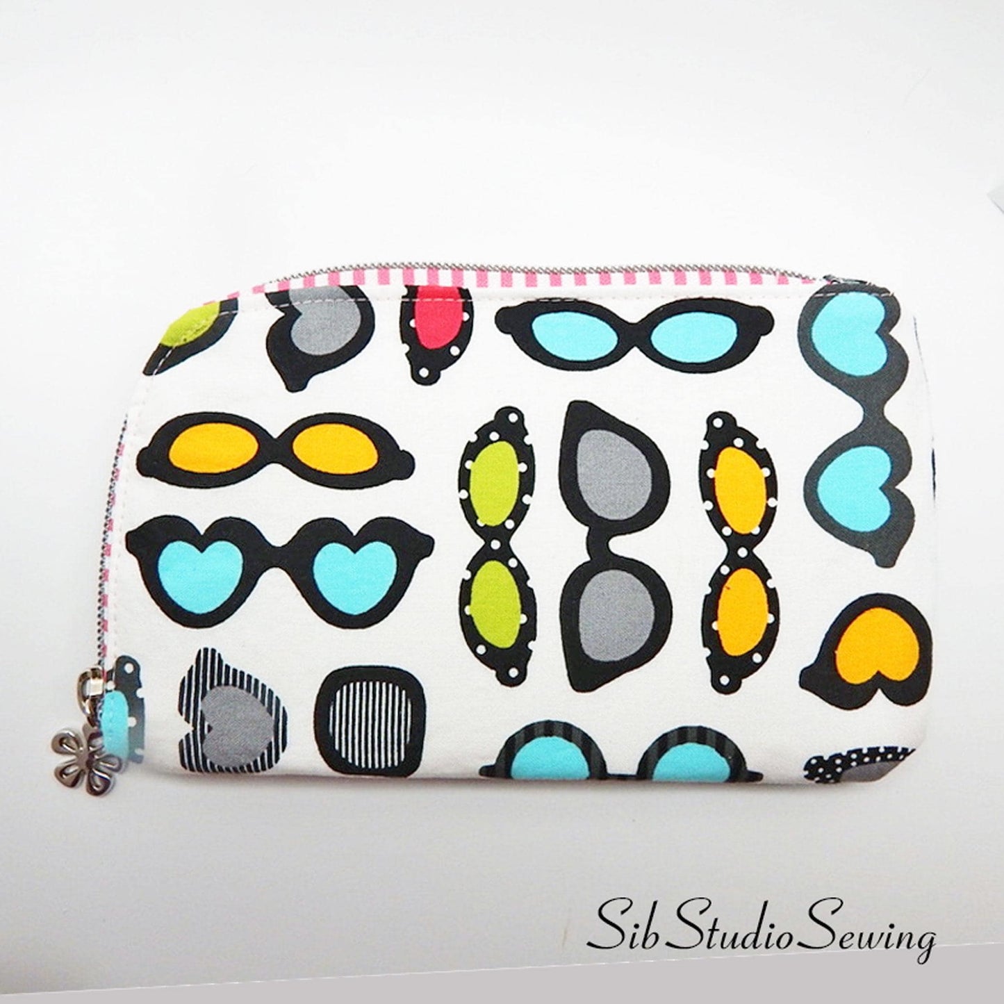 Eyeglasses Padded Case: Sunglasses Print Pouch, 7.4 x 4.5, Padded, Zipper Opening