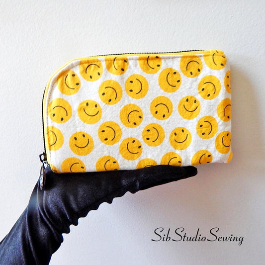 Happy Face Eyeglasses Case: Multipurpose Padded Pouch, 7.4 x 4.5, Padded, Zipper Opening